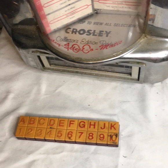 Vintage Crosley collector’s Edition Radio/cassette - Picture 5 of 13